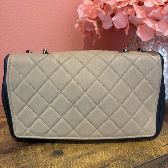 Chanel Graphic Flap Bag Quilted Calfskin Medium Black Beige Goldtone hardware - Picture 3 of 14